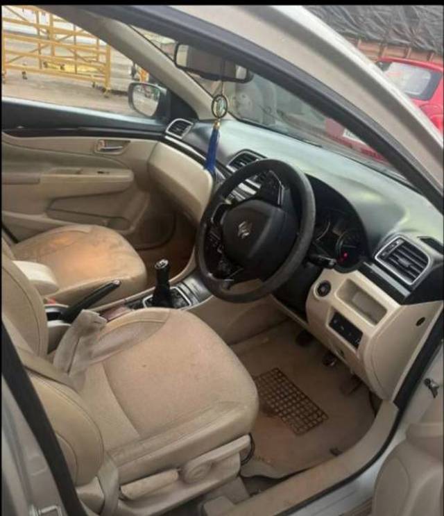 https://images10.gaadi.com/usedgaadi-sellcar/UsedCar/8eb7510f-20ac-41cf-af09-835270f77286/168ba7e4-5a95-462b-9270-60de2db8c70b.jpg?imwidth=6401