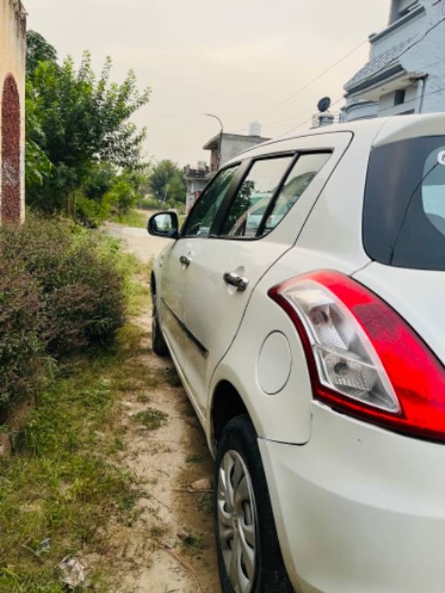 https://images10.gaadi.com/usedgaadi-sellcar/UsedCar/8ec12064-9c1a-4829-979b-e9eaf368607c/2ea199b8-112c-40d0-8a8f-5f1e30d08673.jpeg?imwidth=6402