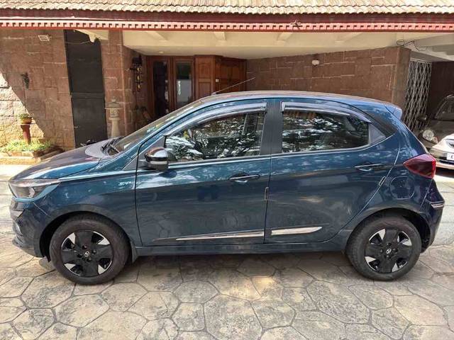 https://images10.gaadi.com/usedgaadi-sellcar/UsedCar/8eef3813-3a9d-4ea2-9408-e492ff57b59e/50806492-7e32-420e-b3aa-5b20bb3d39b3.jpg?imwidth=6400