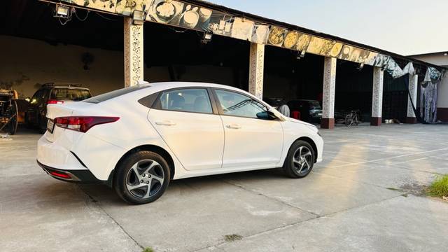 https://images10.gaadi.com/usedgaadi-sellcar/UsedCar/8fa39846-3e02-4805-8aec-b967bb01466f/0078172f-840d-4d74-a000-03bbc79af46c.jpeg?imwidth=6401