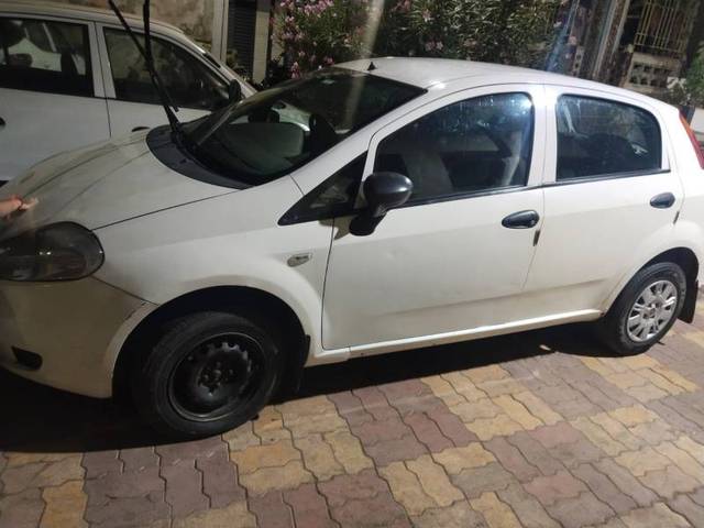 https://images10.gaadi.com/usedgaadi-sellcar/UsedCar/902bf5f1-3ba6-4b53-b00d-af2a8fc52d4f/a7074fd3-b4fb-4d2b-bca9-044cbf92d1e1.jpg?imwidth=6401