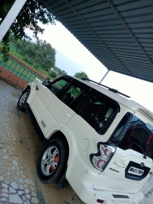 https://images10.gaadi.com/usedgaadi-sellcar/UsedCar/904ed2d0-6d0e-48ea-8c28-8113cd0dfda0/12cbbd3e-423b-4d64-bdef-3e3c477d921b.jpeg?imwidth=6402