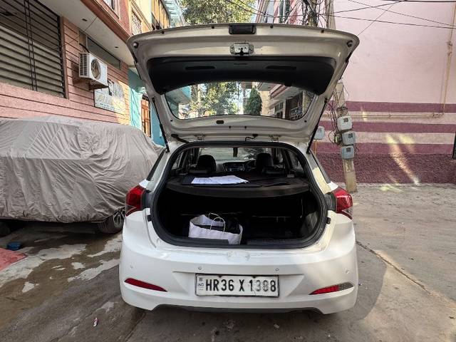 https://images10.gaadi.com/usedgaadi-sellcar/UsedCar/906d4531-8b56-4195-9c1e-85867691be5a/4e5c8908-7709-4061-95f0-88ceab6d2693.jpg?imwidth=6402