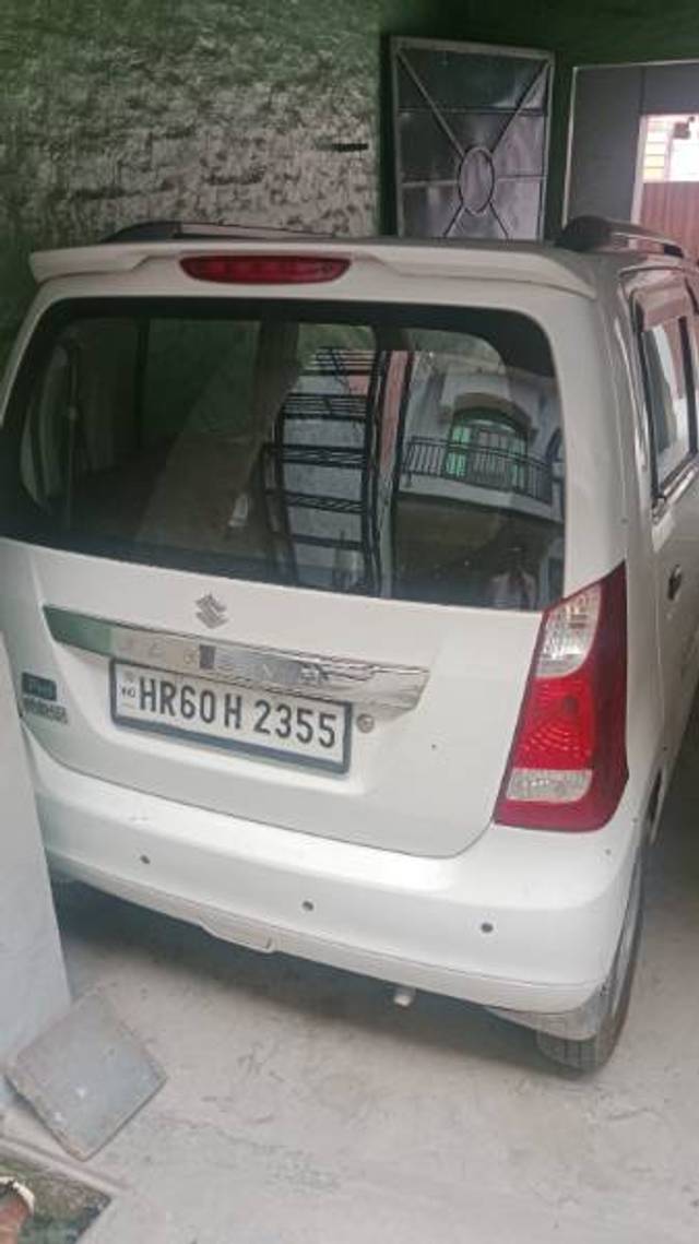 https://images10.gaadi.com/usedgaadi-sellcar/UsedCar/908cb231-e593-4f15-83ca-d11d8b9944fc/6fa8b788-f8b5-412d-98c9-19e56299bf02.jpg?imwidth=6402