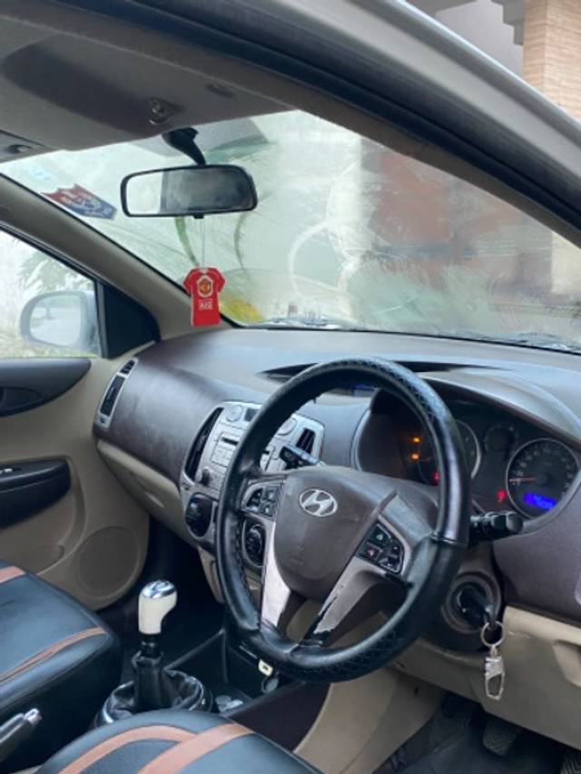 https://images10.gaadi.com/usedgaadi-sellcar/UsedCar/909e89ea-062a-4ca1-a338-ea1bd8c9b429/4679861a-9950-4651-8267-42a63acd84e2.jpeg?imwidth=6402