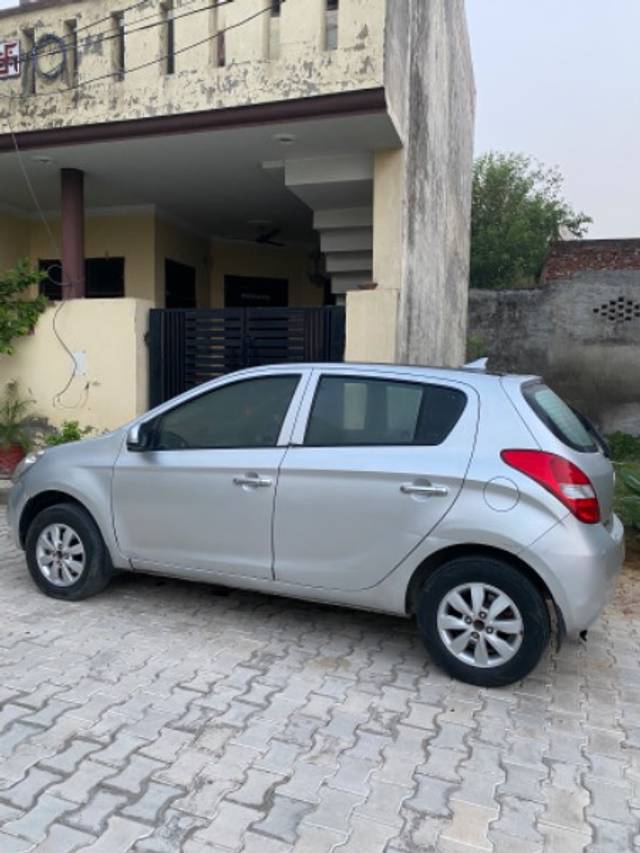 https://images10.gaadi.com/usedgaadi-sellcar/UsedCar/909e89ea-062a-4ca1-a338-ea1bd8c9b429/db93945a-f951-445d-b768-e28b05ac7f3b.jpeg?imwidth=6400