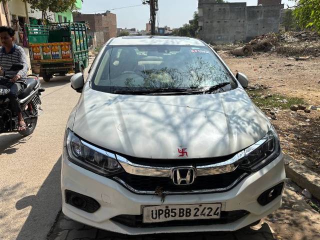 https://images10.gaadi.com/usedgaadi-sellcar/UsedCar/90b44010-ac0c-43c1-a665-d633ae49f7c2/8883e0b6-e855-4000-8ae8-c0fc06868987.jpg?imwidth=6400