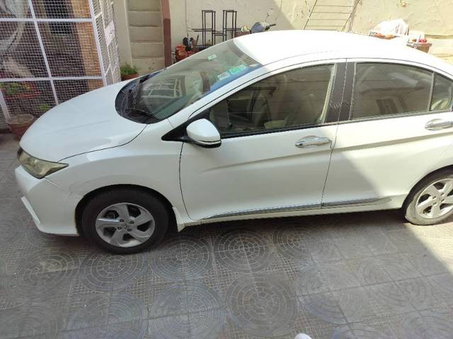 https://images10.gaadi.com/usedgaadi-sellcar/UsedCar/90dfe772-266e-468b-b167-cf9033eac12f/cd42a4df-080c-4836-95c2-cfe74758610c.jpg?imwidth=6400