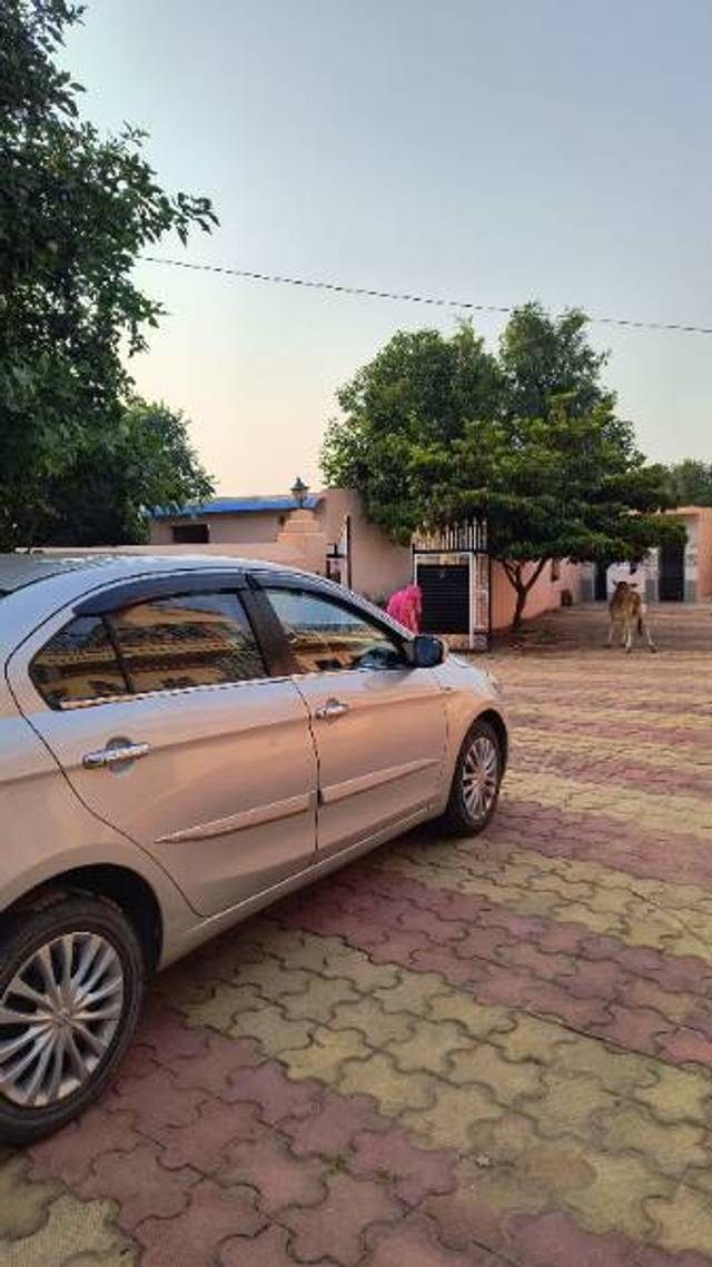 https://images10.gaadi.com/usedgaadi-sellcar/UsedCar/90e6c3bd-57a3-40ad-9031-c4da57a9a668/a9427038-96db-4fc2-961f-a3ba706a8bb9.jpg?imwidth=6400