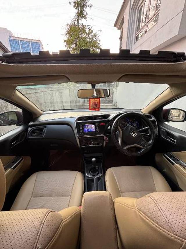 https://images10.gaadi.com/usedgaadi-sellcar/UsedCar/90ef9cc2-e9f6-4bb4-851f-292d30a2c5c1/5b1690bd-3184-4de5-95da-27455cd4ea45.jpg?imwidth=6402