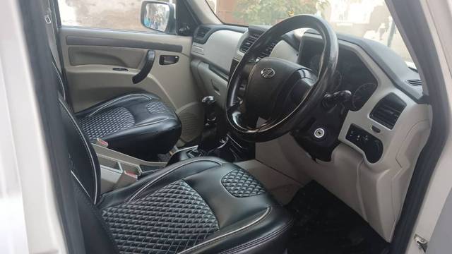 https://images10.gaadi.com/usedgaadi-sellcar/UsedCar/90f652cb-a365-4e0a-8fa4-d5ada8ee6880/a9746942-85f6-4aac-9b55-9c36bb1a3524.jpg?imwidth=6402