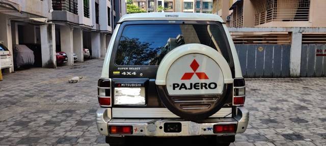 https://images10.gaadi.com/usedgaadi-sellcar/UsedCar/9116cabc-00ae-4dee-85b2-2d7f574582ca/a0f7ac89-73e2-4b42-9e49-13efbba2656e.jpeg?imwidth=6401
