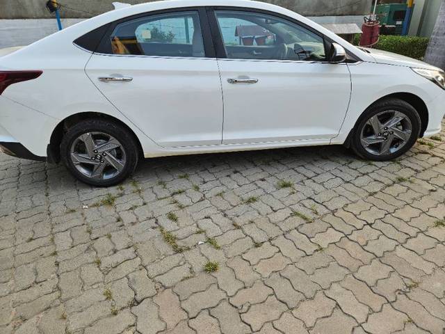https://images10.gaadi.com/usedgaadi-sellcar/UsedCar/913b5142-d5d9-4c3b-9e94-d5df167ba32d/e366bab7-f7f7-4c72-9dfe-f51d5c52ece7.jpg?imwidth=6401