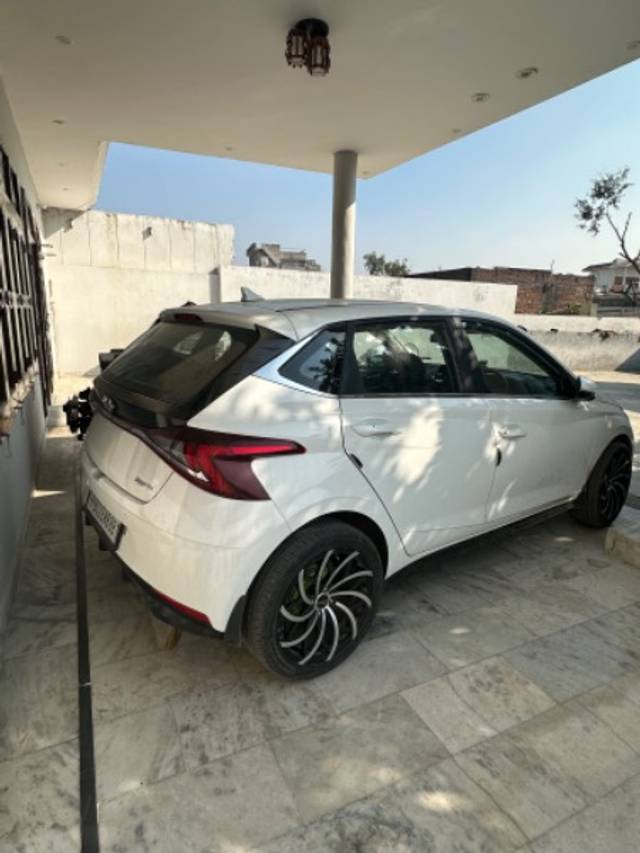 https://images10.gaadi.com/usedgaadi-sellcar/UsedCar/915acc2c-2b2f-4e72-aeaf-d06863a02f38/1b0235e3-48ac-4fc5-ae9c-98c294f186ee.jpeg?imwidth=6401