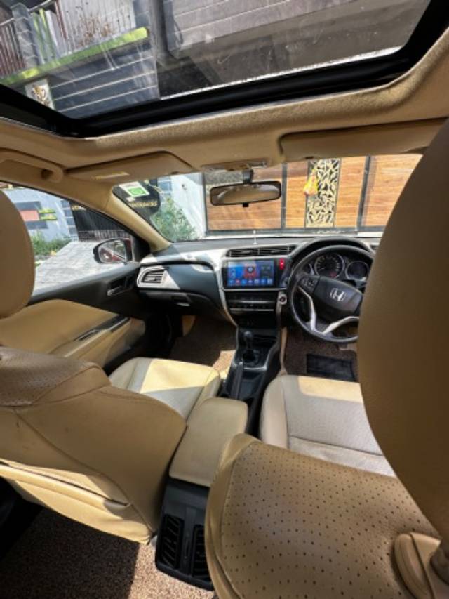 https://images10.gaadi.com/usedgaadi-sellcar/UsedCar/9166ab30-f4e4-4616-bac4-de6b1cde364d/d4a66fe1-3ff8-4112-9439-a39e1e8184e7.jpeg?imwidth=6402