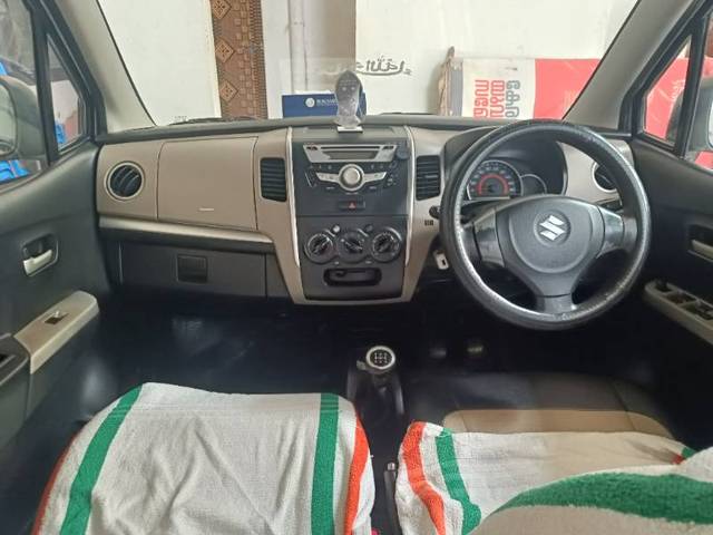 https://images10.gaadi.com/usedgaadi-sellcar/UsedCar/91757b94-d60d-4a9e-b16a-4ec7001e31fc/15b5c925-de17-46e2-9b1c-b364fe86f29f.jpg?imwidth=6401