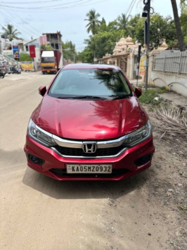 https://images10.gaadi.com/usedgaadi-sellcar/UsedCar/91b68eae-8553-419d-97d1-0d7e91fe8f04/615c00fd-2108-4735-a9fb-820087eb911b.jpg?imwidth=6400