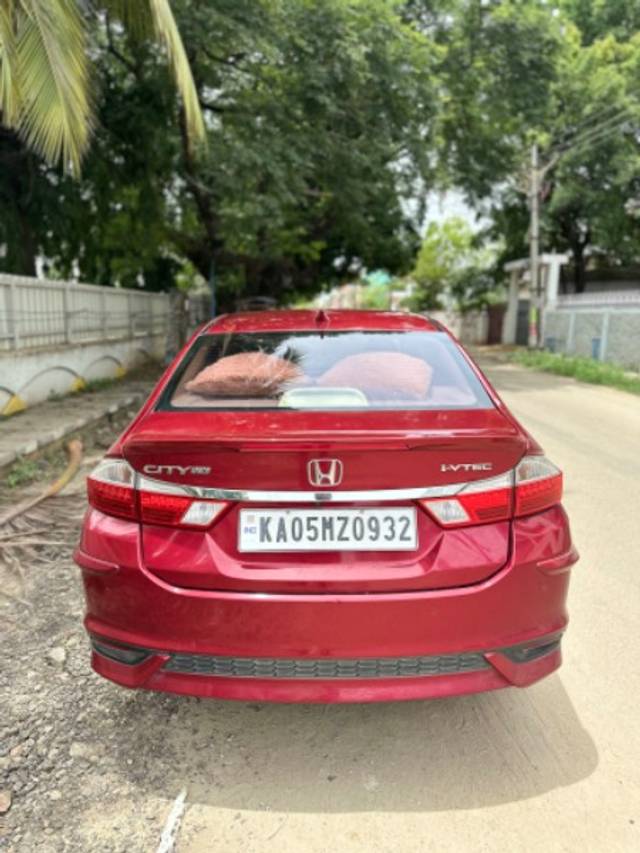 https://images10.gaadi.com/usedgaadi-sellcar/UsedCar/91b68eae-8553-419d-97d1-0d7e91fe8f04/72128d33-82c0-4969-8de3-5d652290b1df.jpg?imwidth=6402