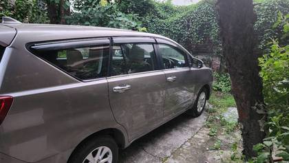 Toyota Innova Crysta 2.4 GX MT BSIV