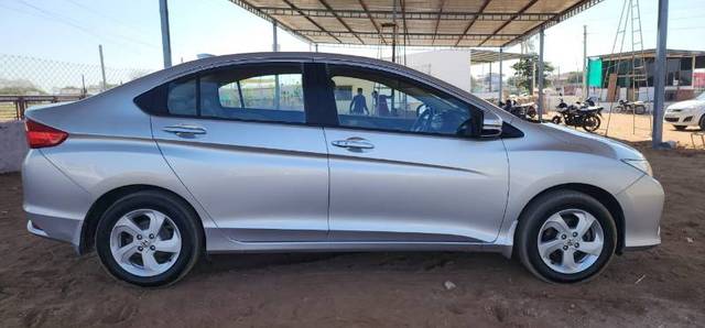 https://images10.gaadi.com/usedgaadi-sellcar/UsedCar/924f1384-bf21-4a62-bca0-702262d7db3d/31523e38-975a-4751-b848-919ccbba6eeb.jpg?imwidth=6401
