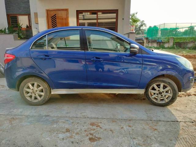 https://images10.gaadi.com/usedgaadi-sellcar/UsedCar/92caa785-bc98-4682-8f91-416eefec6283/7d9b246f-bb9b-4749-b273-ef7adfc3d562.jpg?imwidth=6401