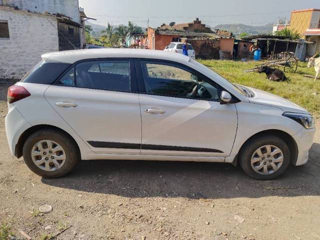 https://images10.gaadi.com/usedgaadi-sellcar/UsedCar/92e142ff-e290-4dbf-9322-864d31c6fae8/17eb25b3-209a-495b-aa59-7cba4e415049.jpg?imwidth=6401