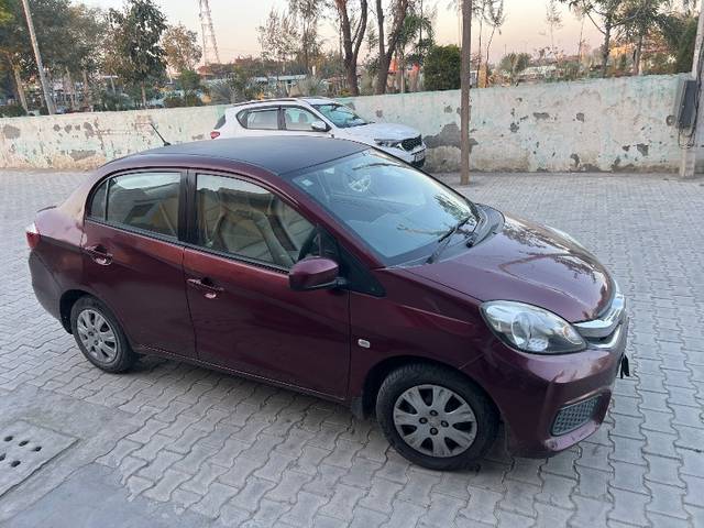 https://images10.gaadi.com/usedgaadi-sellcar/UsedCar/92e70d26-9728-4853-a4d3-2c9efe166f2c/a65b5a4e-6da8-4042-a340-6a23decd1a8b.jpg?imwidth=6400