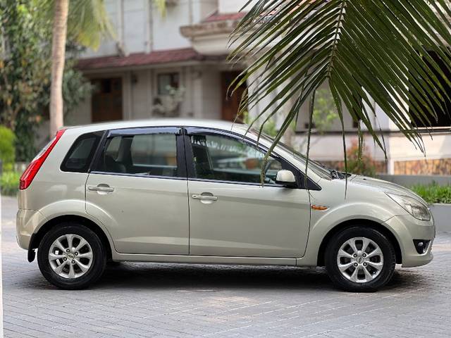 https://images10.gaadi.com/usedgaadi-sellcar/UsedCar/92f21ee3-bca4-4509-88c1-dc5acfbf4980/5908dd07-5f36-4bca-877d-34c055809c7e.jpeg?imwidth=6401