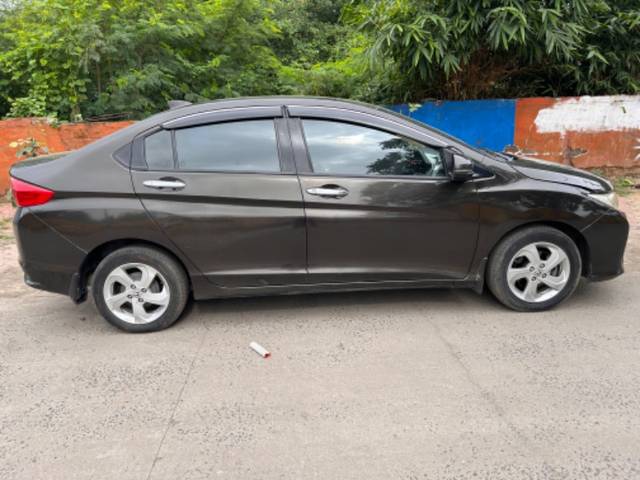 https://images10.gaadi.com/usedgaadi-sellcar/UsedCar/93027835-64e4-4d2e-89e8-dda5d4965b0d/8c62c590-2fa0-4c77-bb1d-0fd665d5b0e8.jpeg?imwidth=6401