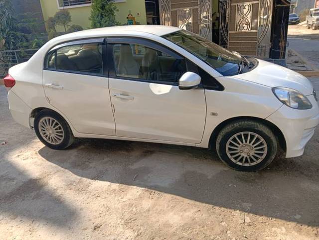 https://images10.gaadi.com/usedgaadi-sellcar/UsedCar/9324e6a2-0511-472b-a644-8d97d18711f0/9d22fea2-a5bb-44eb-b5ed-5263f92a72d9.jpg?imwidth=6401