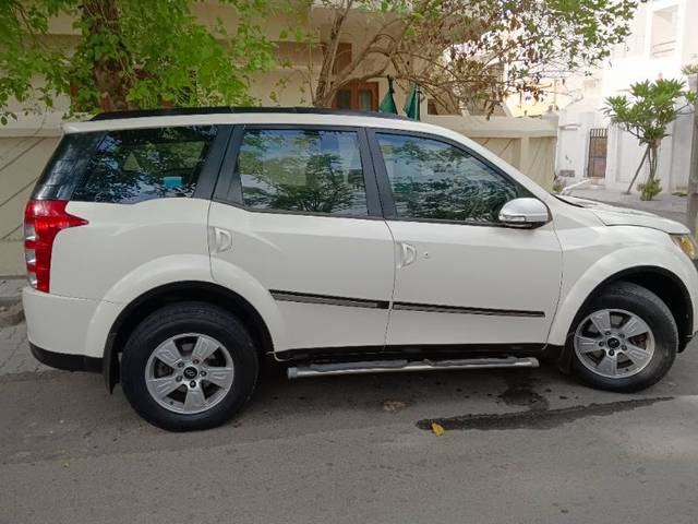 https://images10.gaadi.com/usedgaadi-sellcar/UsedCar/93540350-48da-4a26-9985-6ee06de27bab/fe6975ac-75da-4953-80dd-3619ff6a0826.jpg?imwidth=6400