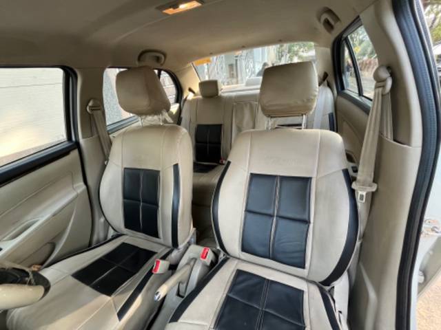 https://images10.gaadi.com/usedgaadi-sellcar/UsedCar/936d43cd-5b93-49c8-8a9c-4af097a1f3d7/d9429a29-8158-4be6-bcbb-9c5f058dafc5.jpeg?imwidth=6402