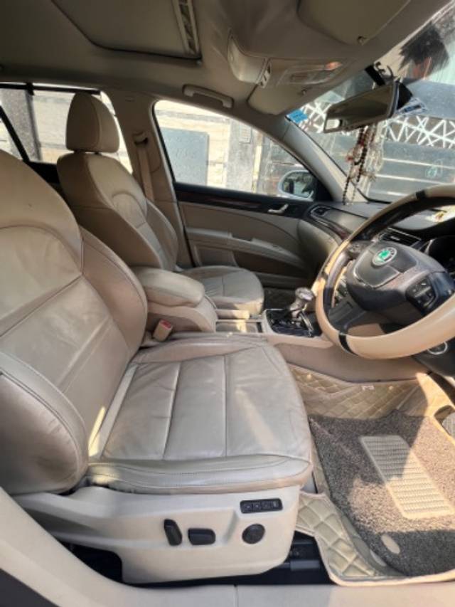 https://images10.gaadi.com/usedgaadi-sellcar/UsedCar/93dc06ef-a932-4cf3-ba69-9ed867eaf4fa/53949f1e-9326-4fd3-a920-adcd568b1092.jpeg?imwidth=6402