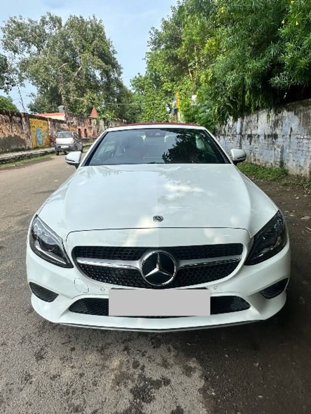 https://images10.gaadi.com/usedgaadi-sellcar/UsedCar/93f67de1-e7c6-4425-bb00-b0065d567fe5/0a25330b-5dfe-4744-944f-e5e7fe79439c.jpg?imwidth=6402