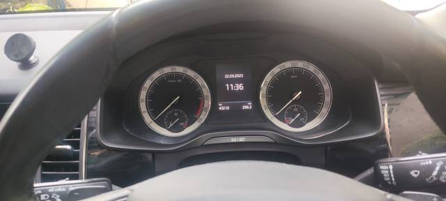 https://images10.gaadi.com/usedgaadi-sellcar/UsedCar/93fcd74f-baee-4019-b822-e3e0dd341720/2933abf5-a0da-4934-be43-2410af1b7db0.jpeg?imwidth=6401