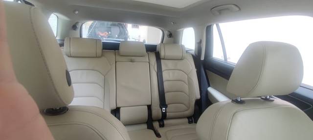 https://images10.gaadi.com/usedgaadi-sellcar/UsedCar/93fcd74f-baee-4019-b822-e3e0dd341720/f37c8240-7d57-4eb5-b1cf-4c93eb93e40f.jpeg?imwidth=6402