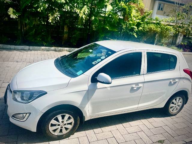 https://images10.gaadi.com/usedgaadi-sellcar/UsedCar/945821ba-4805-4463-92d3-d3f54844a87d/ff97082f-e939-4e5d-80d7-3c869b5c3212.jpeg?imwidth=6400