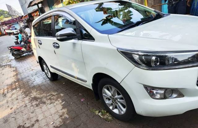 https://images10.gaadi.com/usedgaadi-sellcar/UsedCar/945b7034-2653-4734-b530-f76fe54695ad/017d52ca-6176-4096-8cf8-93234c76a202.jpg?imwidth=6400