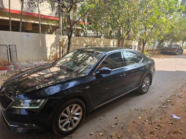 https://images10.gaadi.com/usedgaadi-sellcar/UsedCar/9478cbba-bf93-415c-bbca-9e1d36034963/0bde67b6-b03d-490d-9181-712593c1961d.jpg?imwidth=6400