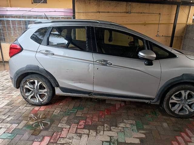 https://images10.gaadi.com/usedgaadi-sellcar/UsedCar/94ae8350-c71f-484f-8988-31a6edbf4227/d4eda884-aec7-4b8d-8299-1f00ace096ce.jpg?imwidth=6400