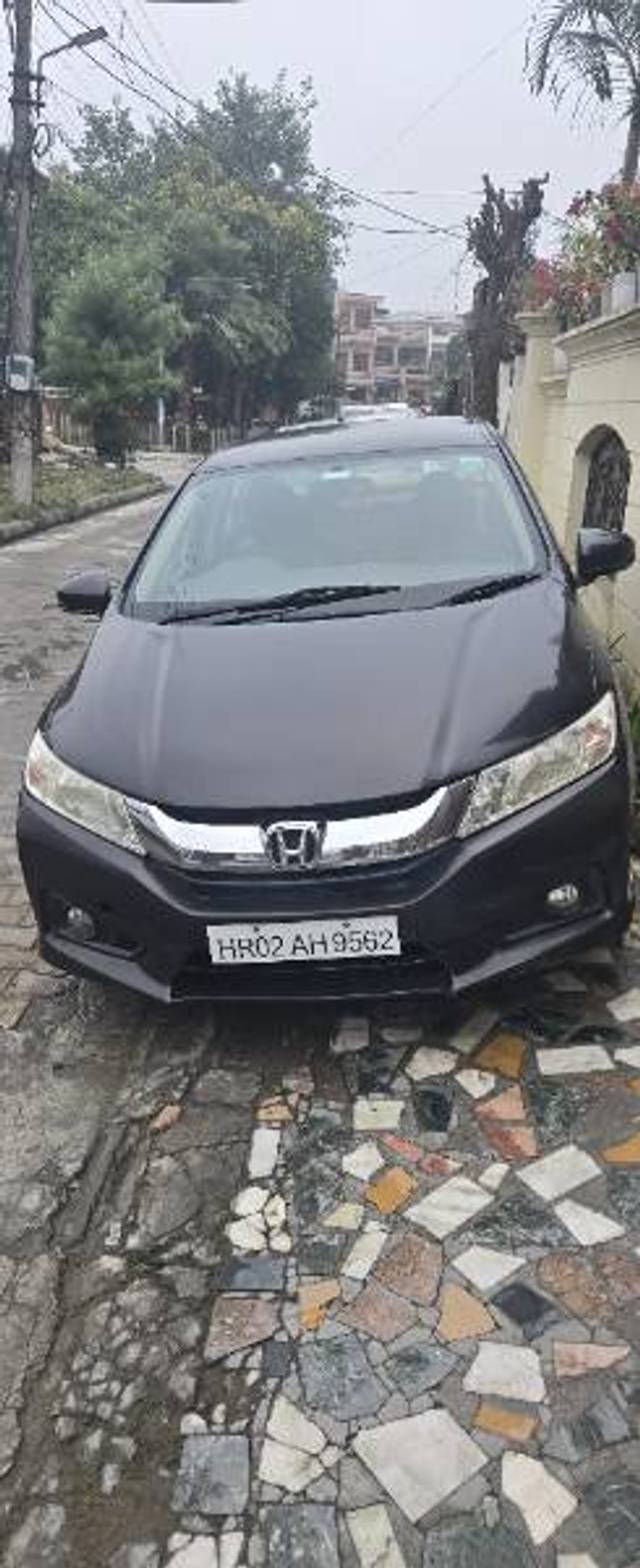 https://images10.gaadi.com/usedgaadi-sellcar/UsedCar/9530be0c-742b-467b-8726-3568cbcba2f2/75a7ce64-e3f6-4b23-9284-ae3e832c12e3.jpg?imwidth=6401