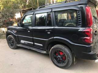 Mahindra Scorpio 2014-2022 Mahindra Scorpio S10 7 Seater