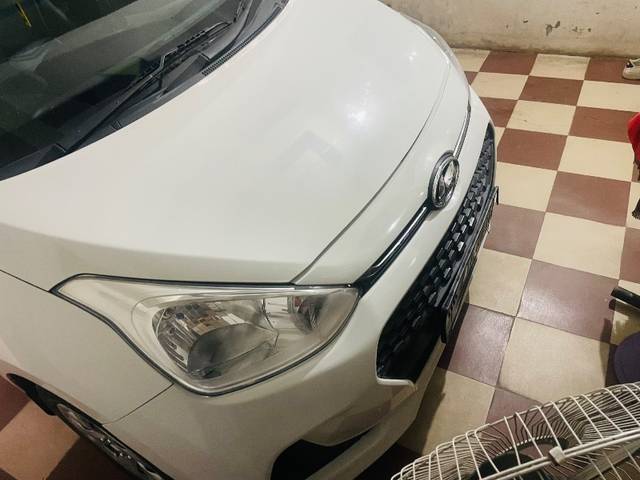 https://images10.gaadi.com/usedgaadi-sellcar/UsedCar/959641fe-7d59-4c9f-a603-976828645185/09b8ac63-e7bf-464b-b265-11ba80a9a5e0.jpeg?imwidth=6400