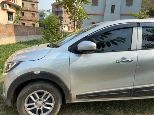 https://images10.gaadi.com/usedgaadi-sellcar/UsedCar/95bcc707-338c-46d8-8e36-81d64be2428d/3b9811c1-720b-4d63-8f3a-885b4dca661c.jpg?imwidth=6400