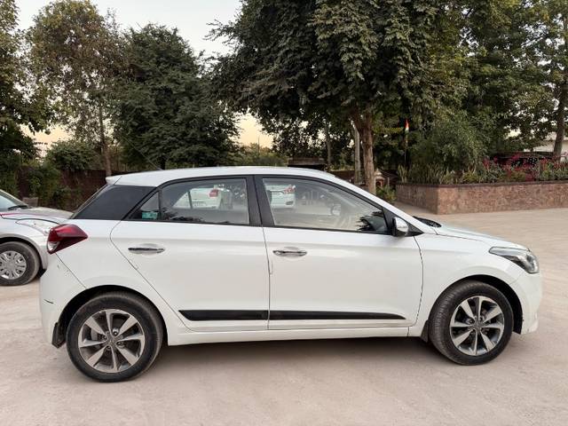 https://images10.gaadi.com/usedgaadi-sellcar/UsedCar/961203f8-43b7-467c-acfc-3633392c8ad0/92b70a68-57ab-410c-9d53-f3d797ea1efd.jpeg?imwidth=6401