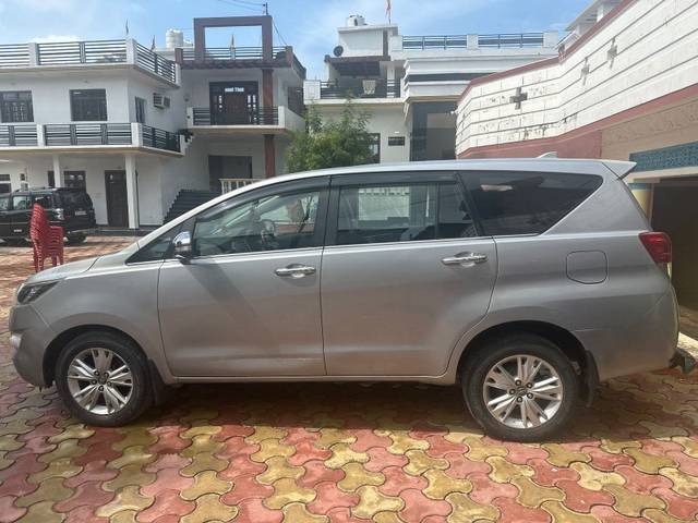 https://images10.gaadi.com/usedgaadi-sellcar/UsedCar/9688acca-807f-45fb-9b79-a4ab3559c3e1/6de71904-1b53-4d2e-ba9b-f5ca5183515e.jpg?imwidth=6402