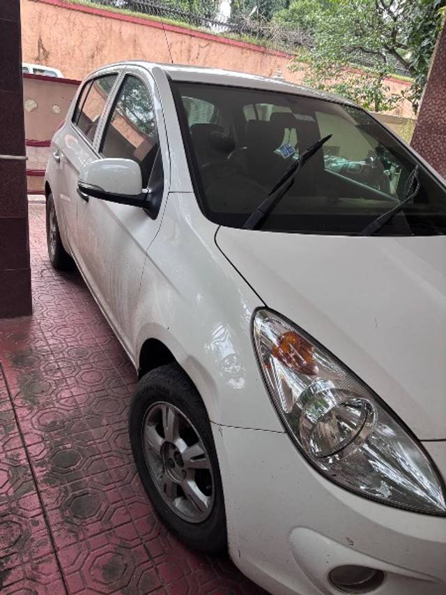 https://images10.gaadi.com/usedgaadi-sellcar/UsedCar/96b0c079-2623-44c2-a981-ca68009c4bbb/f49c663c-a2d6-4666-a553-eb9016812c01.jpeg?imwidth=6402