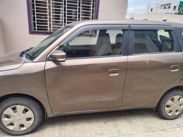 https://images10.gaadi.com/usedgaadi-sellcar/UsedCar/96b69549-f392-454e-80f5-ba3c3cc600ab/9719795a-cf3d-4372-9f4d-a60f5a89c4f9.jpg?imwidth=6402