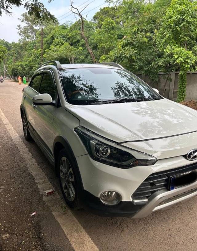 https://images10.gaadi.com/usedgaadi-sellcar/UsedCar/97296add-73c0-45d7-aee6-22d48c9214ed/592f577b-fe3c-410c-a781-df7b1b7f02a9.jpg?imwidth=6400