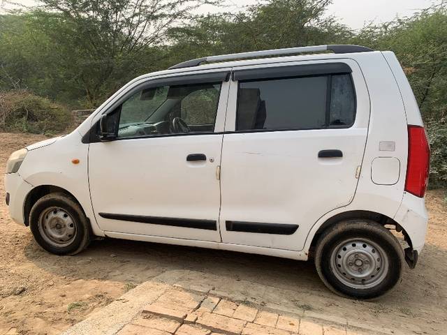 https://images10.gaadi.com/usedgaadi-sellcar/UsedCar/97585fab-1924-479a-85de-17e6f3d4e291/84992c82-dd56-48ee-9620-fd7c9c67a71a.jpg?imwidth=6402